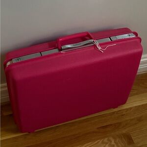 Vintage Samsonite “Barbie” Pink Hard Shell Suitcase – Retro and Stylish